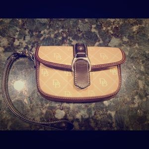 Dooney & Bourke wristlet